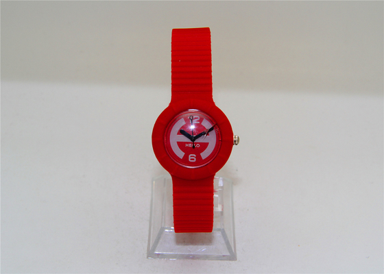 실리콘 시계가 빨간 플라스틱 원형 소녀 아날로그 시계에 의하여 농담을 합니다